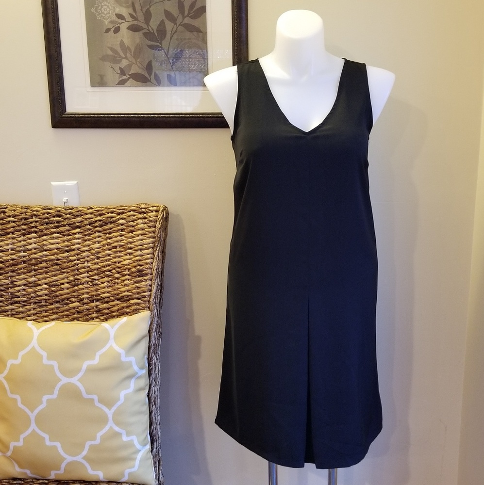 NWT Basic Black V Neck Dress Forever 21 - Size M